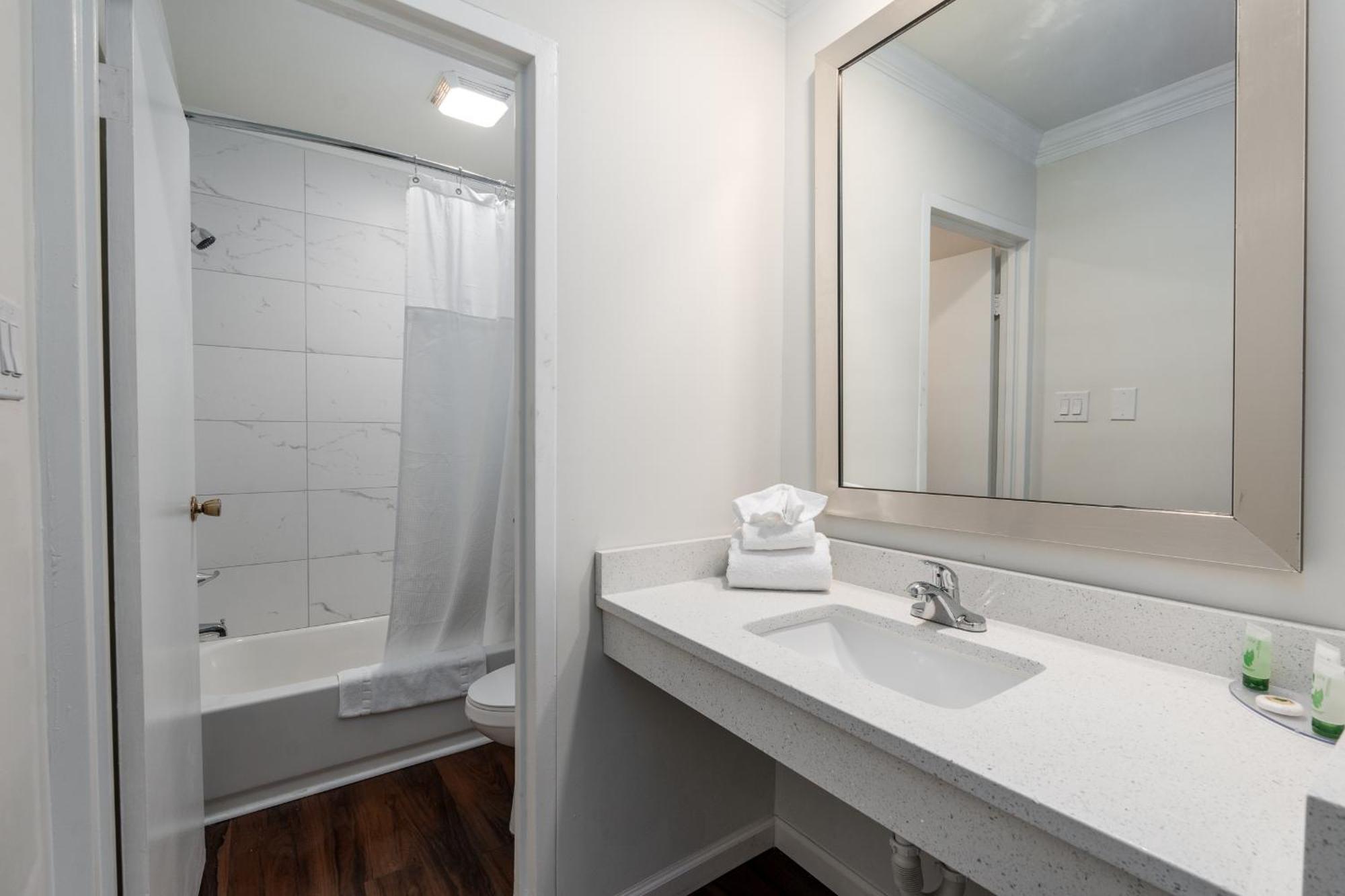 Crewe Boutique Inn Екстер'єр фото